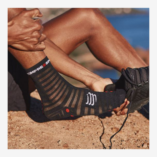 COMPRESSPORT tekaške nogavice XU00050B 906 PRO RACING V4.0 ULTRALIGHT SOCKS black