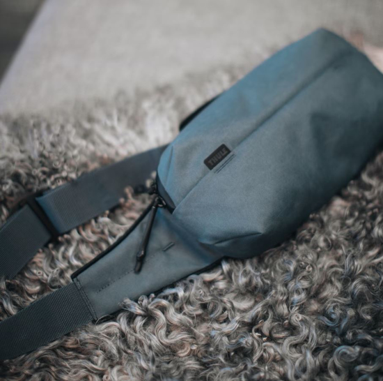 THULE pas torbica 808419 AION SLING BAG dark slate 2L