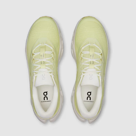 On ž tekaški copati 3MG10074751 CLOUDRUNNER 3 linen ivory